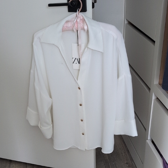 Zara Tops - Zara V-Neck Blouse